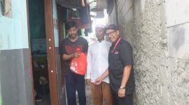 Sahabat Ganjar beri bantuan untuk warga Kampung Sidamukti, Sukamaju, Cilodong, Depok. (Dok. Sahabat Ganjar)