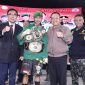 Sersan Satu (Sertu) Ghalatry Sonny yang berhasil meraih Sabuk Asian Boxing Federation (ABF) dan Sabuk Emas KSAD. (Dok. Dispenad)
