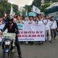 Dokumentasi saat mahasiswa KAMMI Jabodetabek bentangkan spanduk 