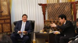 Menko Bidang Perekonomian Airlangga Hartarto bertemu METI Jepang Nishimura Yasutoshi. (Instagram.com/@airlanggahartarto_official)
