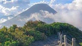 Badan Geologi nyatakan status Gunung Gede masih level satu. (Instagram.com/@gn.gedepangrango) 
