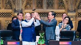 Presiden Jokowi telah menyerahkan palu tanda Presidensi G20 kepada Perdana Menteri India, Narendra Modi.  (Dok. Biro Pers Sekretariat Presiden/Kris) 
