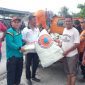 Upaya darurat menggunakan karung goni untuk memperbaiki sementara tanggul yang jebol akibat banjir yang melanda Kabupaten Batu Bara, Sumatera Utara. (Dok. BPBD) 
