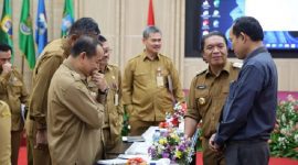 Pj Gubernur Banten Al Muktabar Targetkan Harga dan Pasokan Komoditas Pokok Kondusif. (Dok. Bantenprov.go.id)