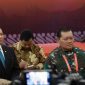 Menteri Pertahanan RI, Prabowo Subianto yang tertangkap kamera fokus mencatat. (Dok. Tim Media Prabowo Subianto)
