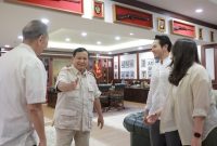 Jusuf Hamka bertemu Menteri Pertahanan Prabowo Subianto di di Kantor Kementerian Pertahanan RI. (Dok. Tim Media Prabowo Subianto) 
