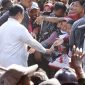 Ketua Umum Partai Gerindra Prabowo Subianto saat bersama Masyarakat. (Facbook.com/@Prabowo Subianto)

