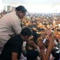 Ketua Umum Partai Gerindra Prabowo Subianto saat bersama Masyarakat. (Facbook.com/@Prabowo Subianto)
