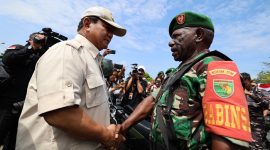 Menteri Pertahanan Prabowo Subianto menyerahkan 1.270 unit motor dinas untuk membantu tugas Babinsa di Papua. (Dok. Tim Media Prabowo Subianto)