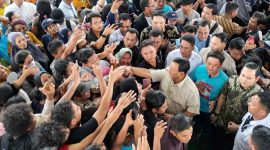 Calon Presiden Koalisi Indonesia Maju Prabowo Subianto menghadiri acara 'Masak Besar Youtuber Chef Bobon Santoso bersama Relawan Kopra (Konco Prabowo)' di Cilincing, Jakarta Utara.(Dok. Tim Media Prabowo-Gibran)
