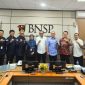 Foto: Ketua BNSP, Syamsi Hari, menyambut Kunjungan Kerja LSP KPK dalam upaya meningkatkan standar kompetensi antikorupsi. (18/1/24).(Doc.BNSP)