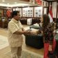 Menteri Pertahanan (Menhan) Prabowo Subianto Bertemu Dubes Hongaria Lilla Karsay Bahas Kerja Sama Transfer Teknologi pertahanan. (Dok. Kemhan.go.id)  