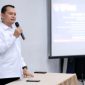 Foto : Prof Amilin Komisioner BNSP dalam kegiatan Monitoring dan Evaluasi pelaksanaan Uji Kompetensi Angkatan ke-3, sekaligus membuka acara kegiatan Uji Sertifikasi Kompetensi bagi para peserta yang telah mengikuti program Upskilling dan Reskilling berstandar industri yang dilaksanakan pada tanggal 3 Juli 2024, di Tempat Uji Kompetensi (TUK) SMKN 4 Surakarta. (Doc.Ist)