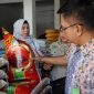 Deputi Ketersediaan dan Stabilisasi Pangan NFA I Gusti Ketut Astawa melakukan kunjungan ke pasar. (Dok. Tim Komunikasi Bapanas)