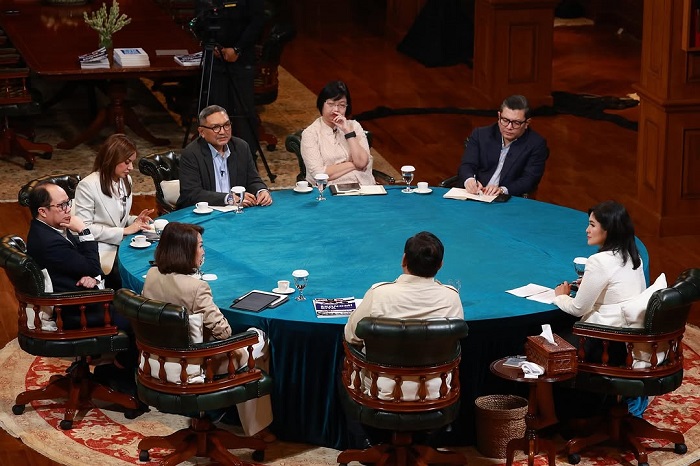 Presiden Prabowo mengundang 7 jurnalis kawakan untuk berbincang on the record di perpustakaan pribadinya. Instagram.com @Prabowo)