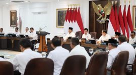 Presiden Prabowo Subianto menyampaikan pencapaian cadangan pangan nasional tertinggi dalam sejarah dalam Sidang Kabinet Paripurna. (Dok. Tim Media Prabowo)  