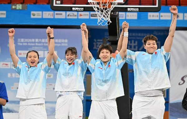 Pada 29 April, tim China sebagai juara tampil dalam upacara penyerahan medali. Foto: Guo Cheng/Xinhua