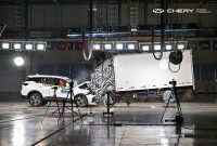TIGGO7 undergoes a public crash test at the CHERY Brand Safety Challenge.